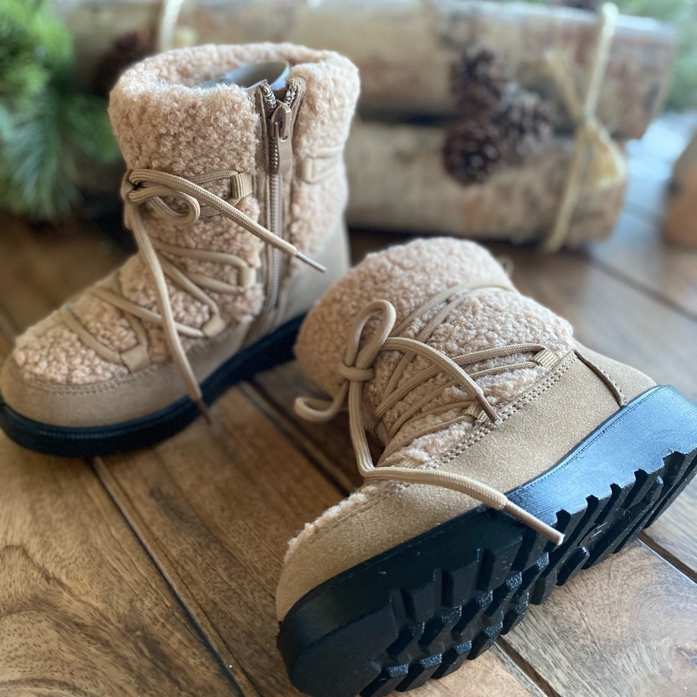 Warm kids fleece in boots